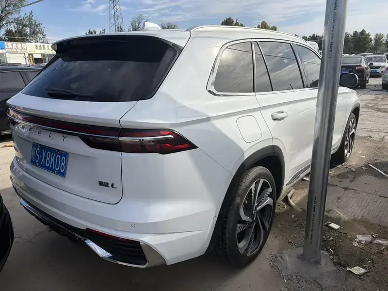 2021 Geely Monjaro с пробегом 30 000 км
