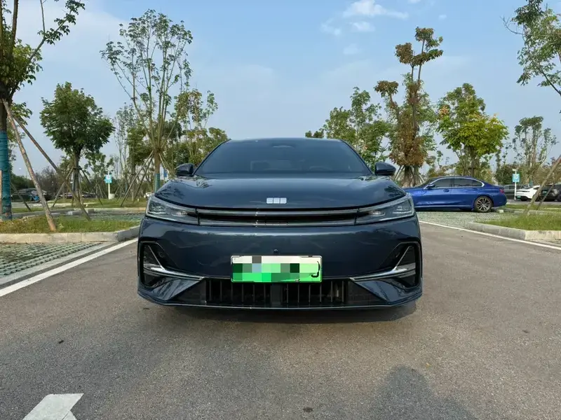 2025 Geely Galaxy A7 с пробегом 18 000 км