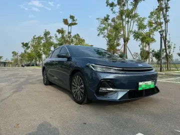 2025 Geely Galaxy A7 с пробегом 18 000 км