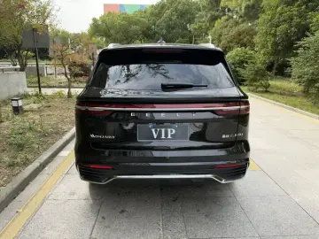 2025 Geely Monjaro с пробегом 27 000 км