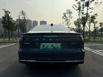 2025 Geely Galaxy A7 с пробегом 18 000 км