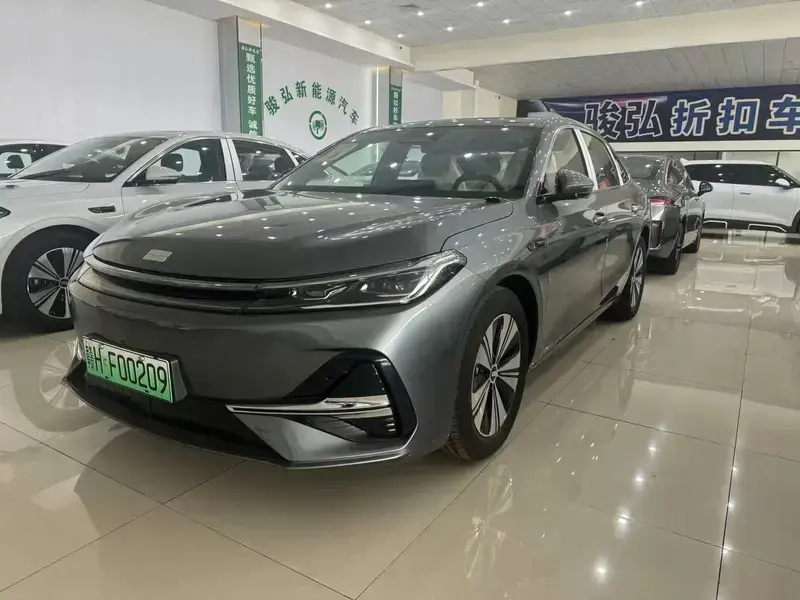 2025 Geely Galaxy A7 с пробегом 100 км