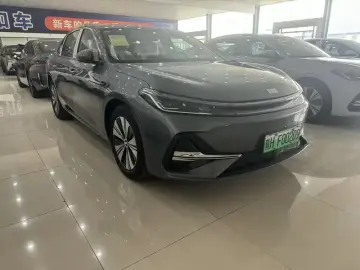 2025 Geely Galaxy A7 с пробегом 100 км