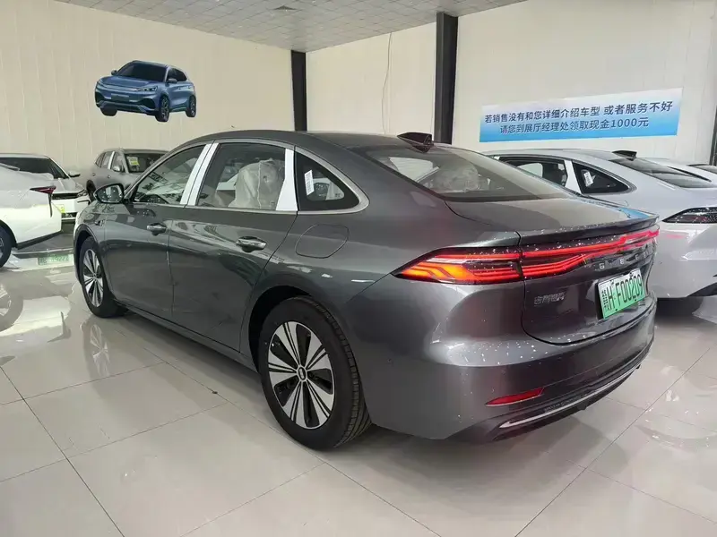 2025 Geely Galaxy A7 с пробегом 100 км
