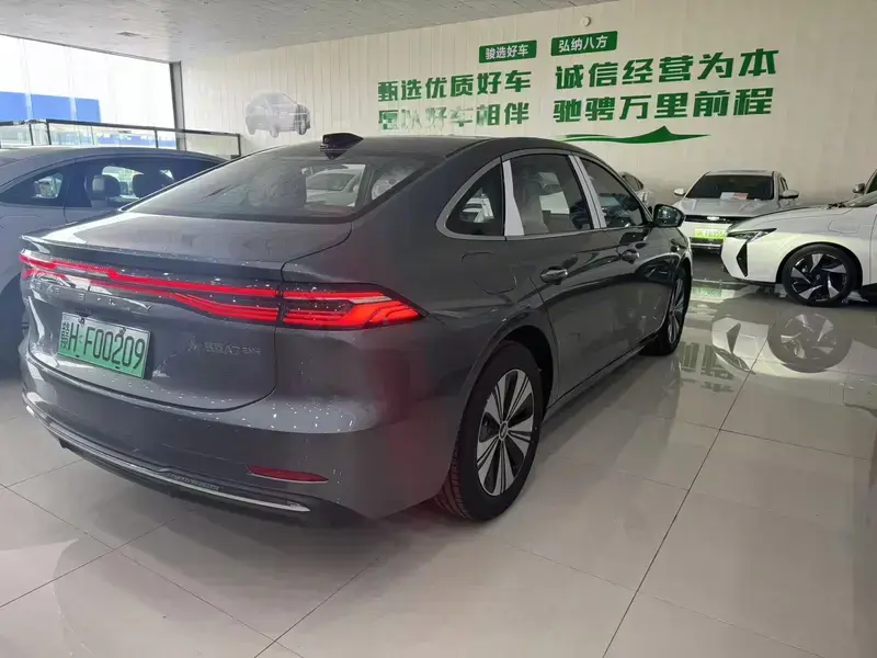 2025 Geely Galaxy A7 с пробегом 100 км