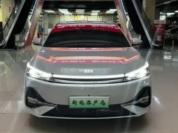2025 Geely Galaxy A7 с пробегом 18 000 км