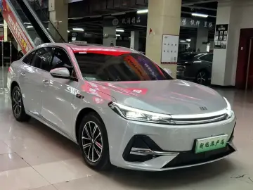 2025 Geely Galaxy A7 с пробегом 18 000 км