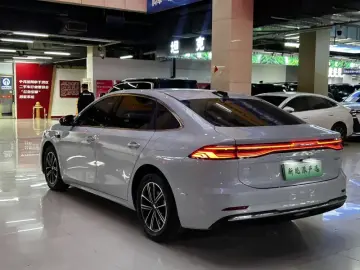 2025 Geely Galaxy A7 с пробегом 18 000 км
