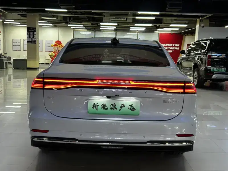 2025 Geely Galaxy A7 с пробегом 18 000 км