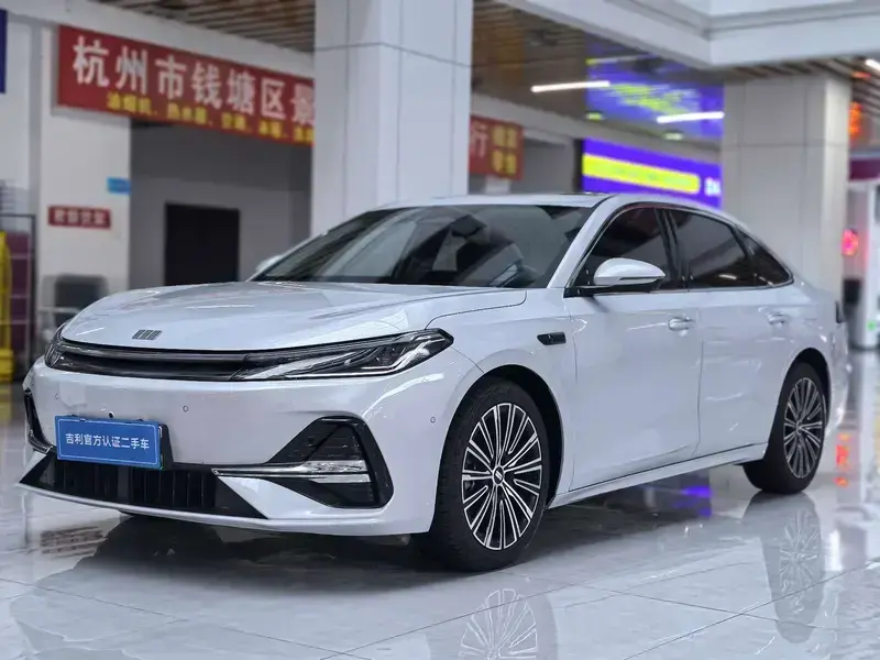 2025 Geely Galaxy A7 с пробегом 7 000 км