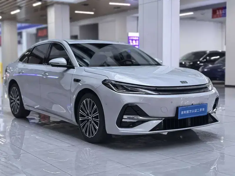 2025 Geely Galaxy A7 с пробегом 7 000 км