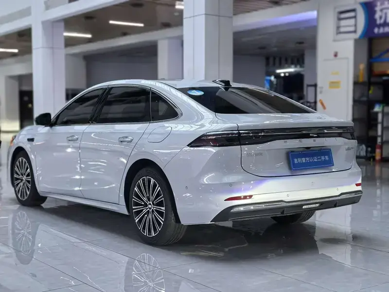 2025 Geely Galaxy A7 с пробегом 7 000 км