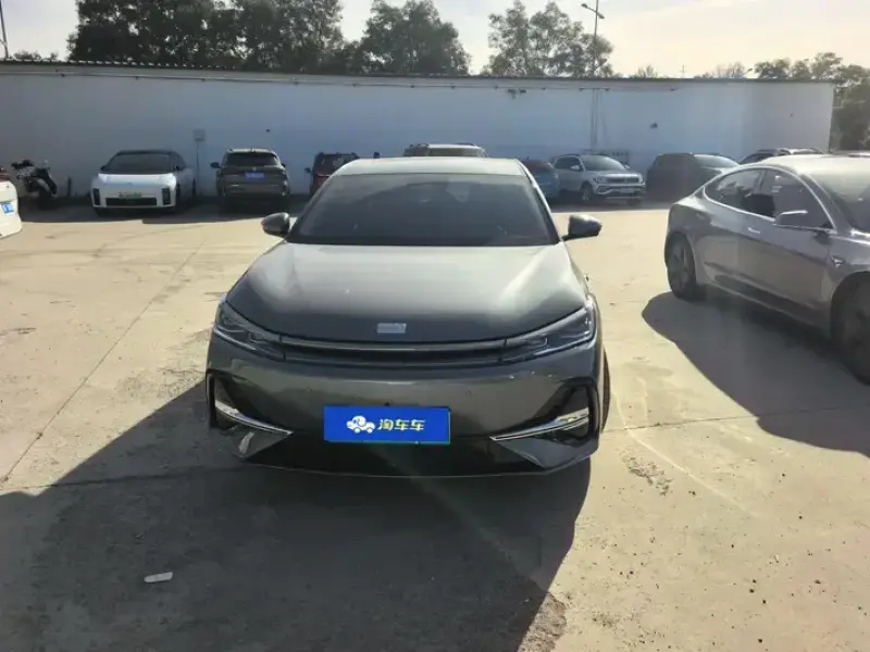 2025 Geely Galaxy A7 с пробегом 19 000 км