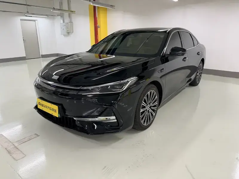 2025 Geely Galaxy A7 с пробегом 9 000 км