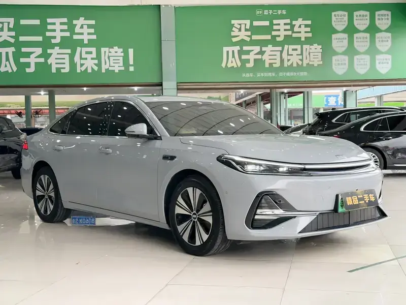 2025 Geely Galaxy A7 с пробегом 20 000 км