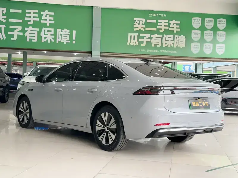 2025 Geely Galaxy A7 с пробегом 20 000 км