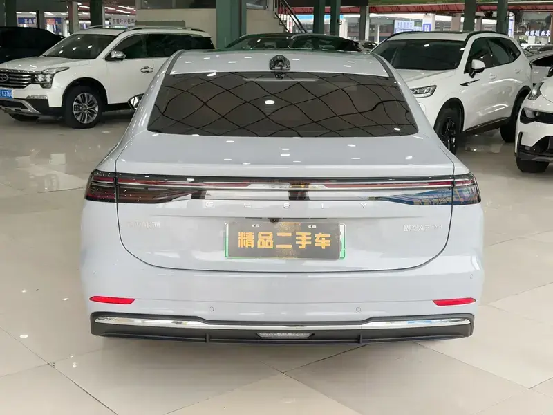 2025 Geely Galaxy A7 с пробегом 20 000 км