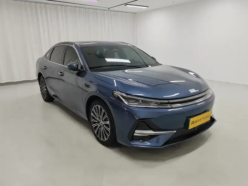 2025 Geely Galaxy A7 с пробегом 7 700 км