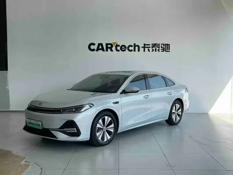 2025 Geely Galaxy A7 с пробегом 23 000 км