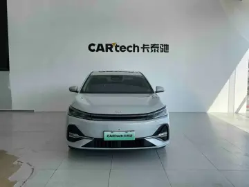 2025 Geely Galaxy A7 с пробегом 23 000 км