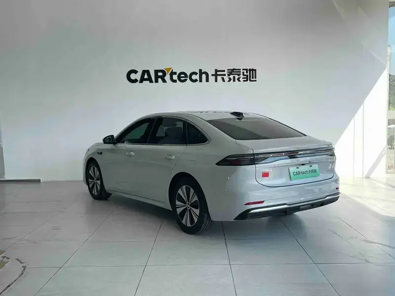 2025 Geely Galaxy A7 с пробегом 23 000 км