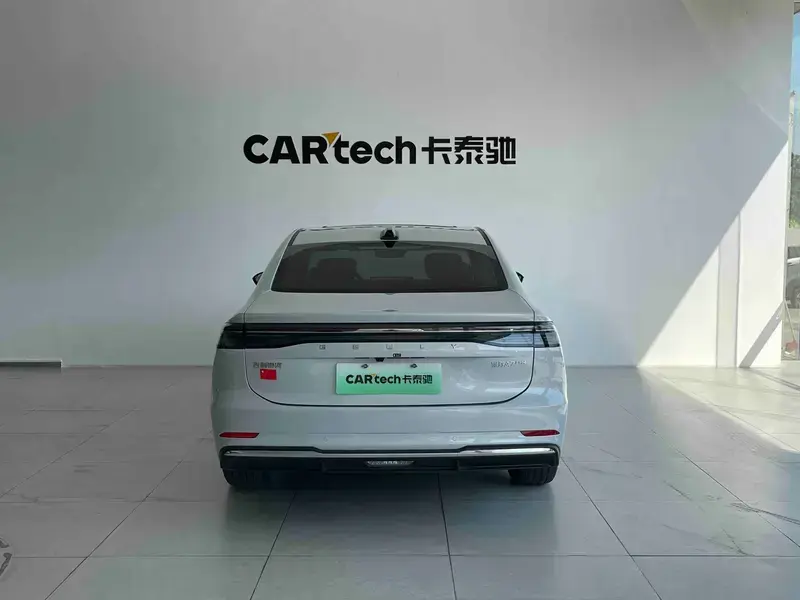 2025 Geely Galaxy A7 с пробегом 23 000 км