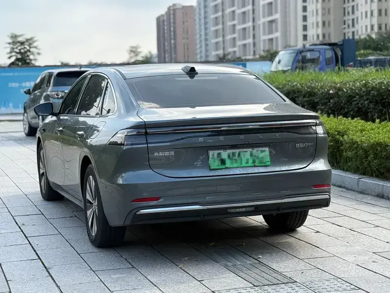 2025 Geely Galaxy A7 с пробегом 6 100 км