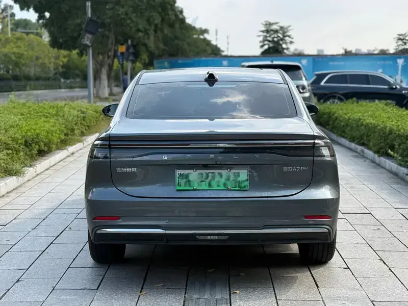 2025 Geely Galaxy A7 с пробегом 6 100 км