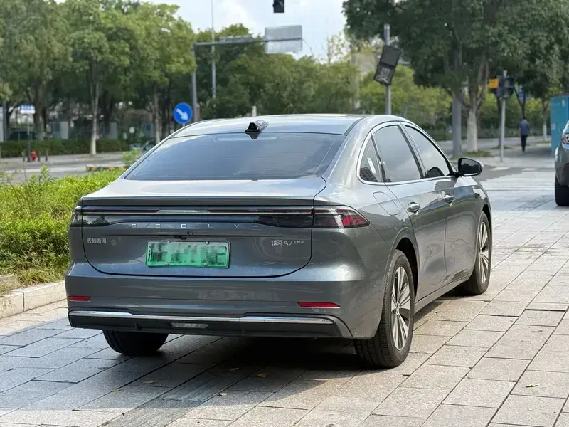 2025 Geely Galaxy A7 с пробегом 6 100 км