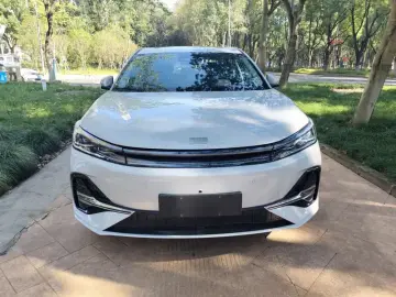 2025 Geely Galaxy A7 с пробегом 200 км