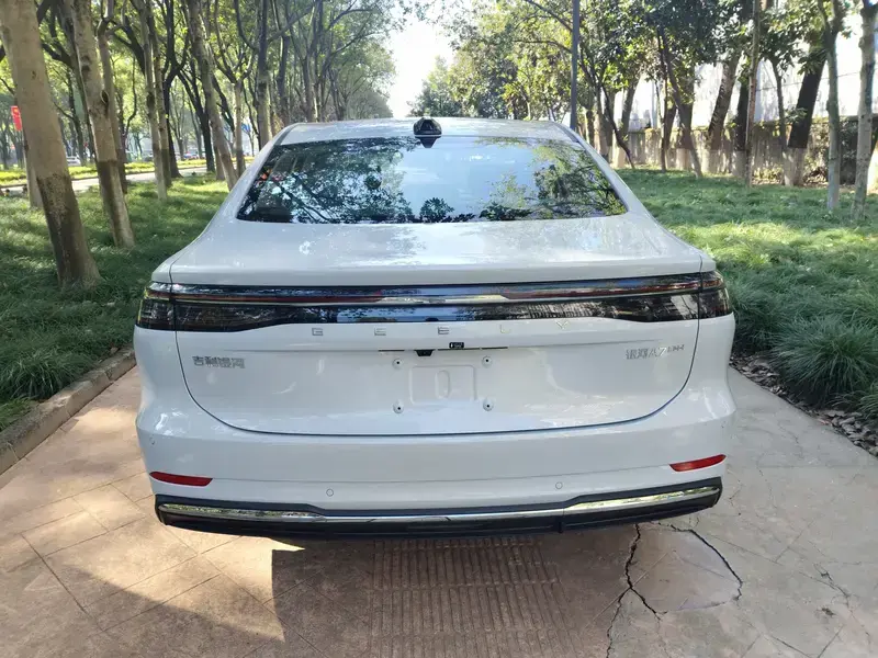 2025 Geely Galaxy A7 с пробегом 200 км