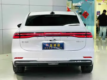 2025 Geely Galaxy A7 с пробегом 28 000 км