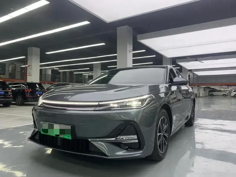 2025 Geely Galaxy A7 с пробегом 13 000 км