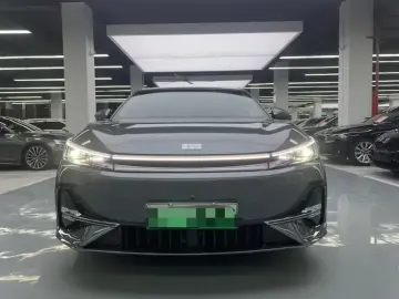 2025 Geely Galaxy A7 с пробегом 13 000 км