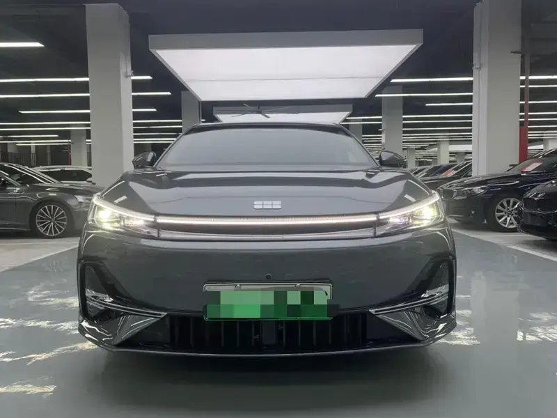 2025 Geely Galaxy A7 с пробегом 13 000 км