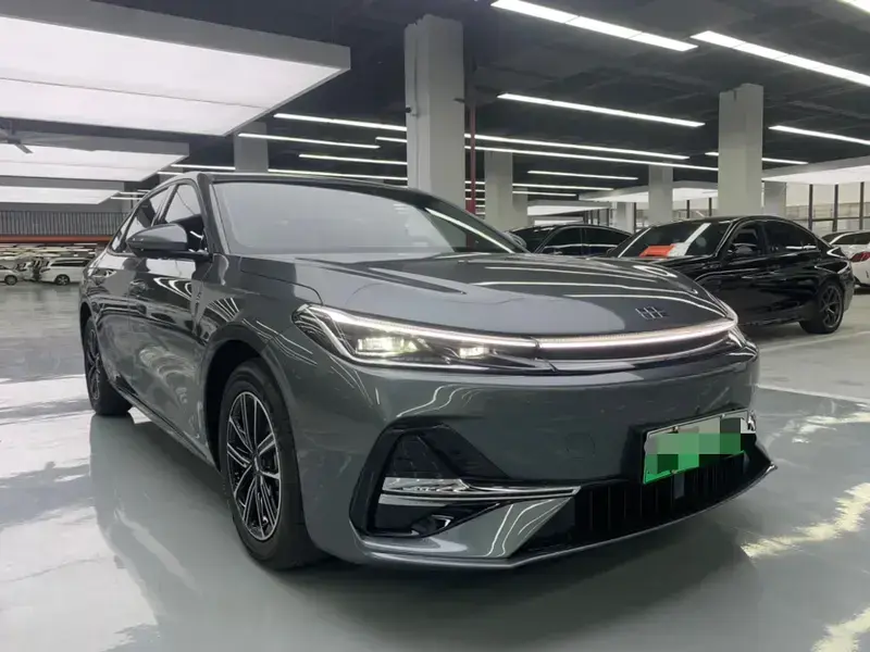 2025 Geely Galaxy A7 с пробегом 13 000 км