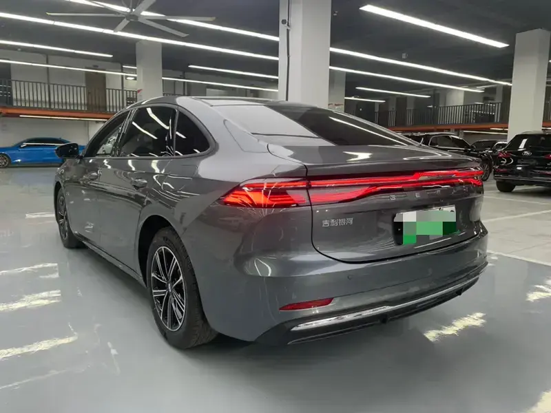 2025 Geely Galaxy A7 с пробегом 13 000 км