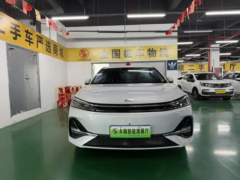 2025 Geely Galaxy A7 с пробегом 50 000 км