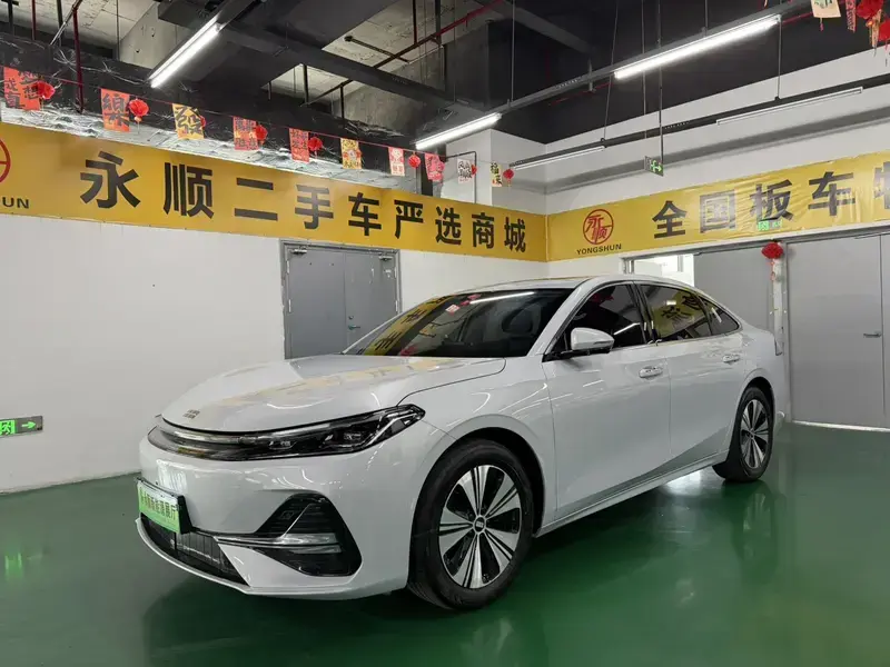 2025 Geely Galaxy A7 с пробегом 50 000 км