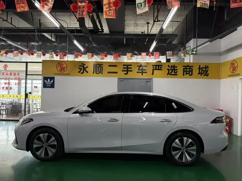 2025 Geely Galaxy A7 с пробегом 50 000 км