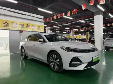 2025 Geely Galaxy A7 с пробегом 50 000 км