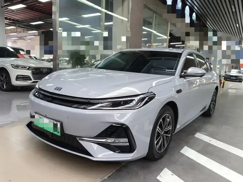 2025 Geely Galaxy A7 с пробегом 10 400 км