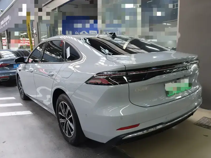 2025 Geely Galaxy A7 с пробегом 10 400 км