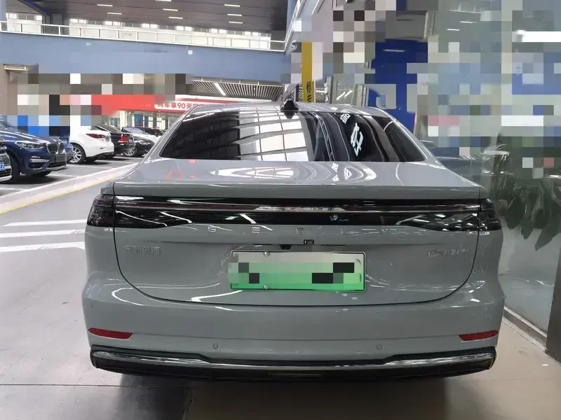 2025 Geely Galaxy A7 с пробегом 10 400 км