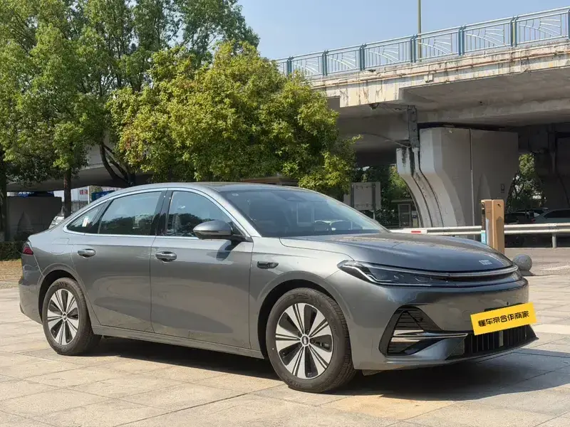 2025 Geely Galaxy A7 с пробегом 5 000 км