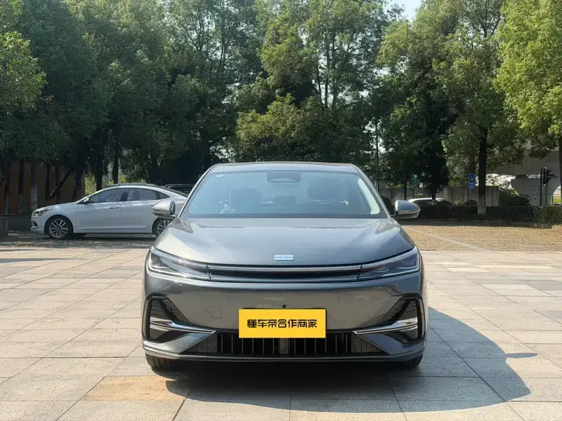 2025 Geely Galaxy A7 с пробегом 5 000 км