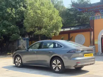 2025 Geely Galaxy A7 с пробегом 5 000 км