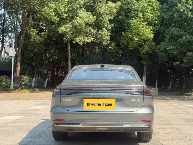 2025 Geely Galaxy A7 с пробегом 5 000 км