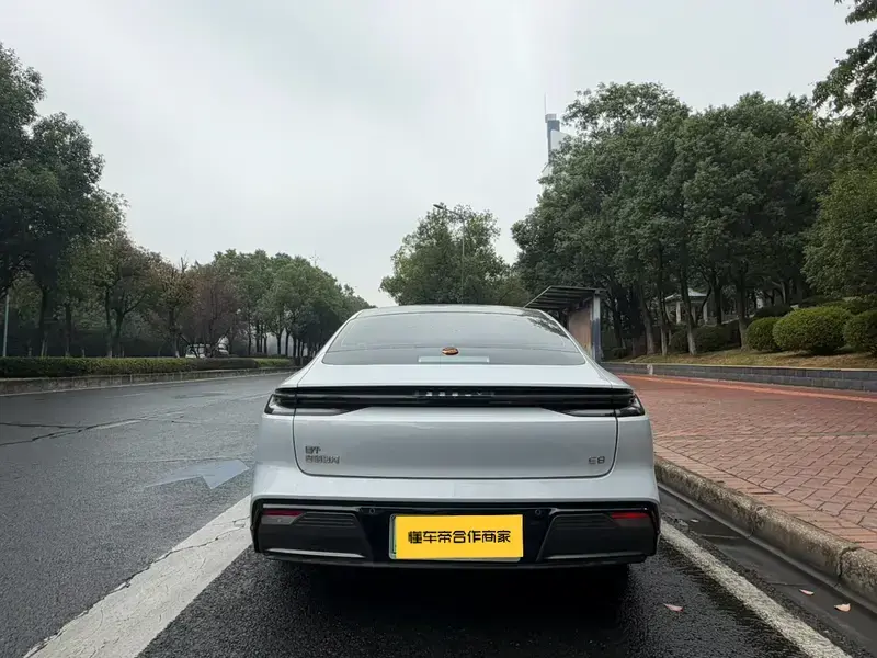 2024 Geely Galaxy E8 с пробегом 30 000 км