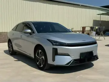 2025 Geely Galaxy L6 с пробегом 13 000 км